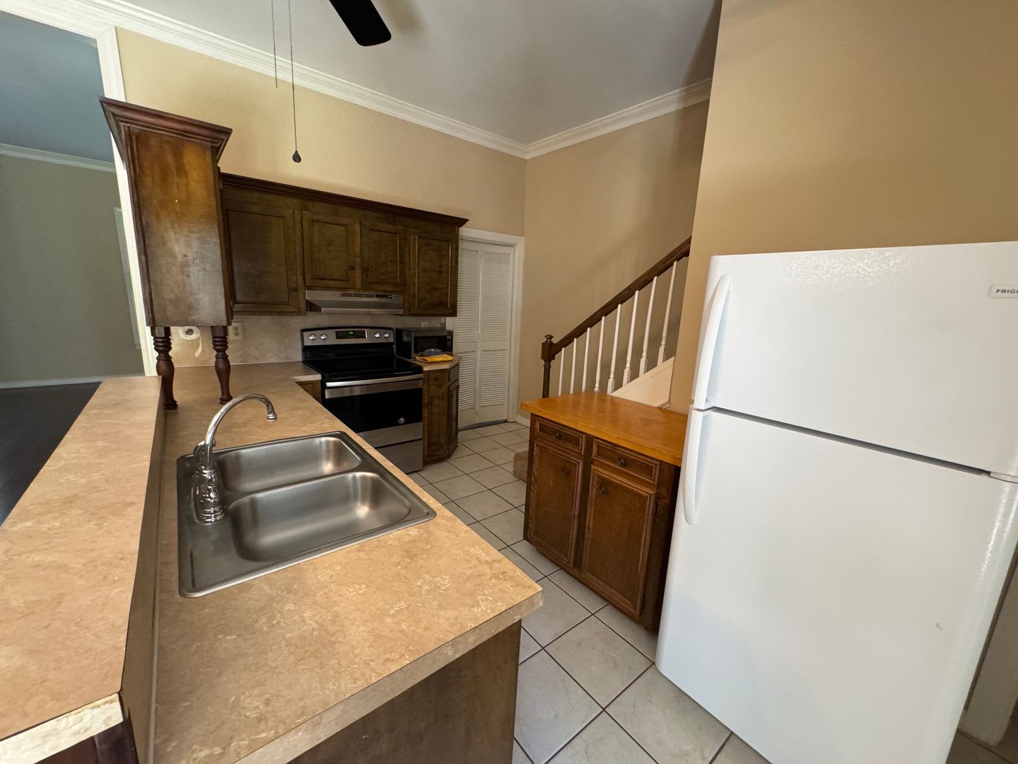Two Story 2 bedroom, 2 bathroom home in South Highland – photo 3