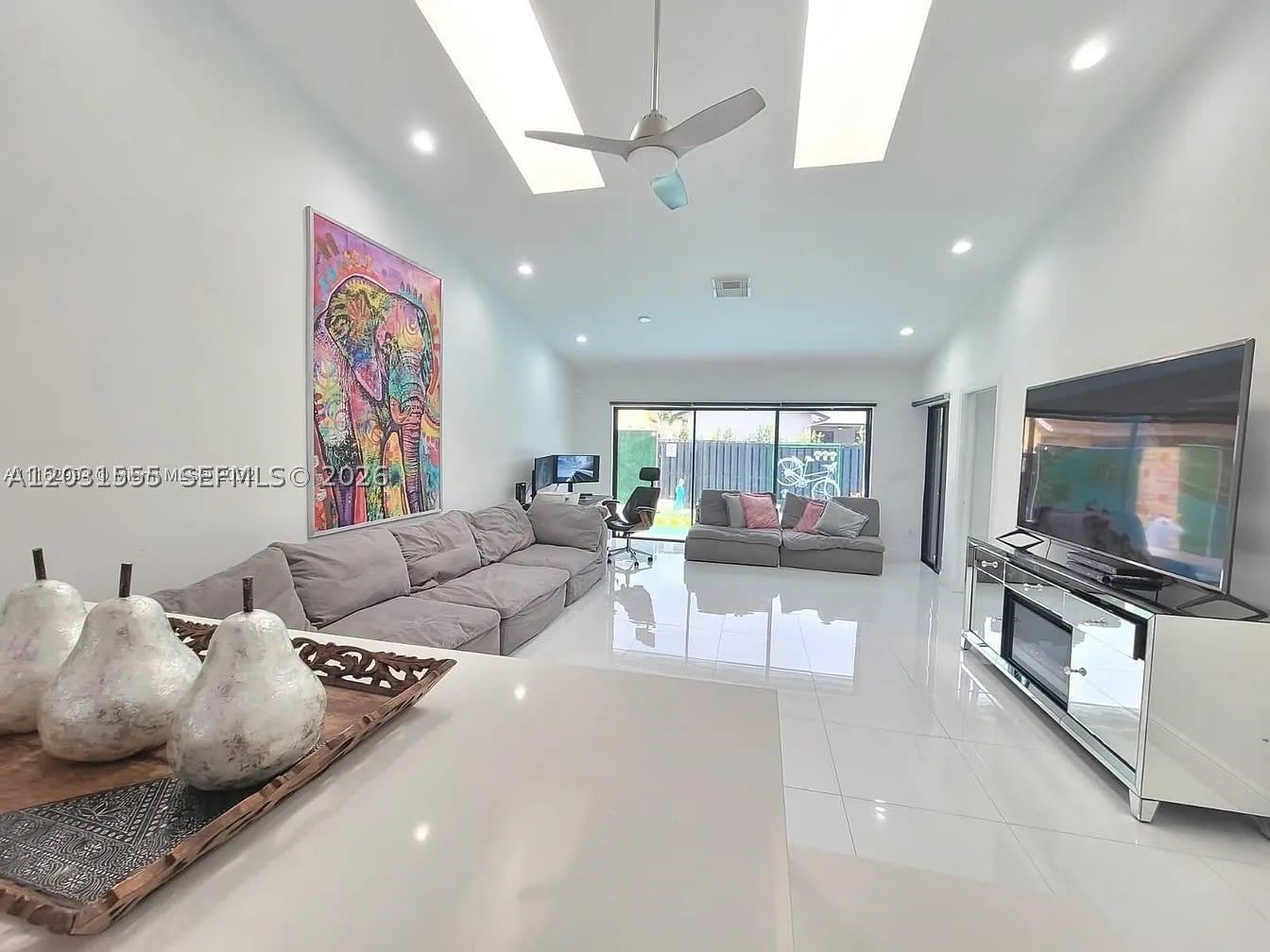 270 SE 7th St – photo 1