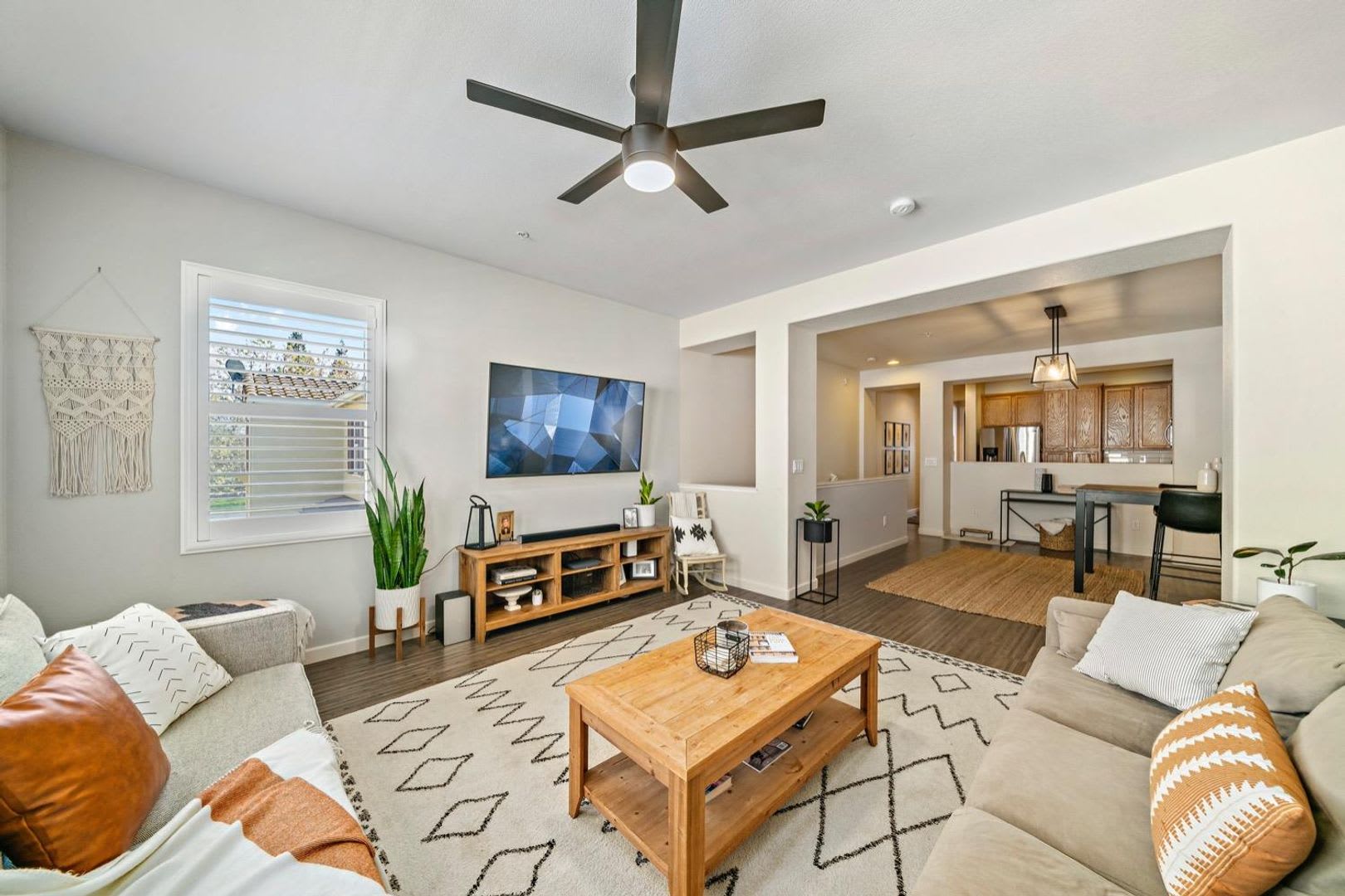 Beautiful 2 Bed 2 Bath Located In Elk Grove – photo 4