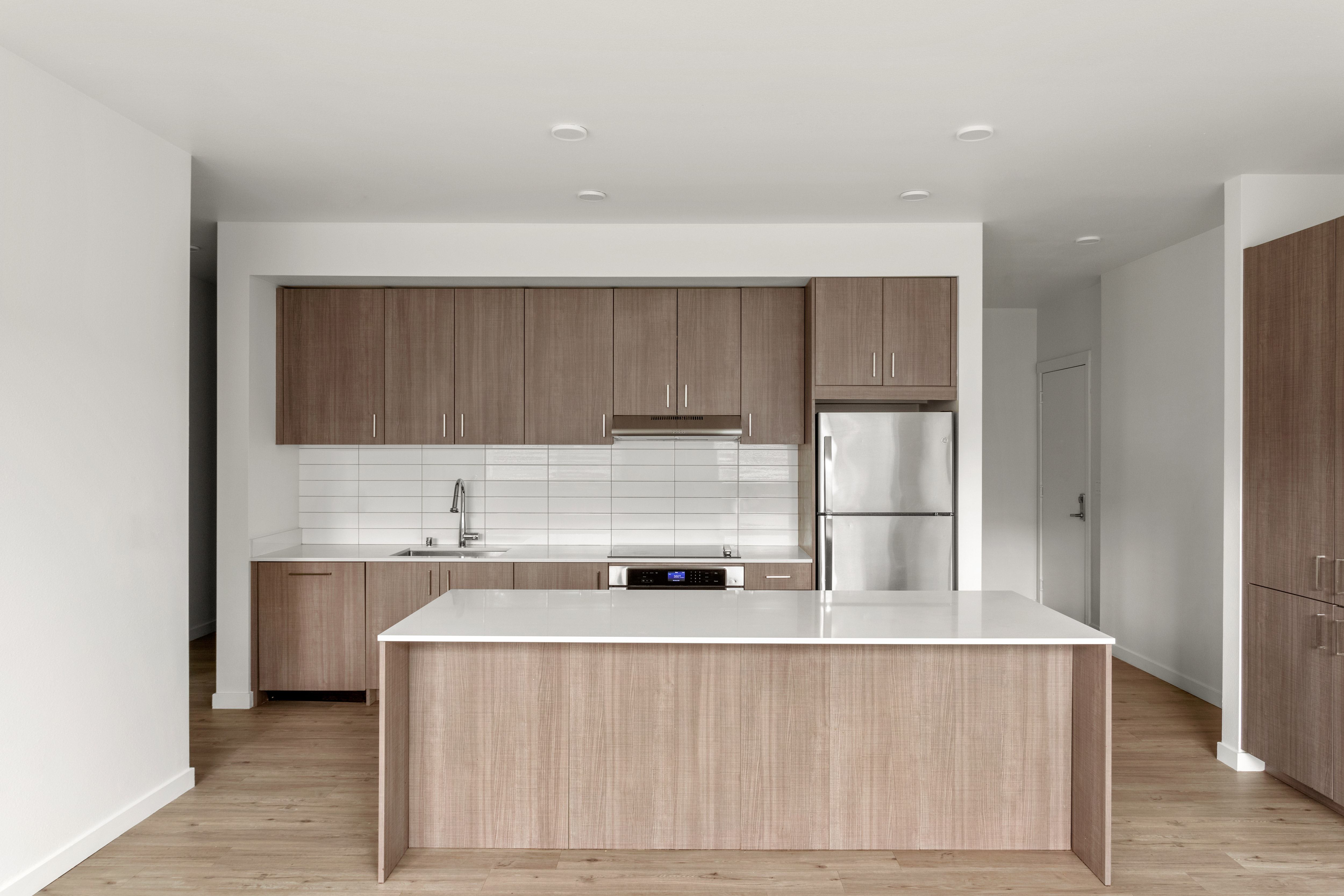 207 East – photo 1