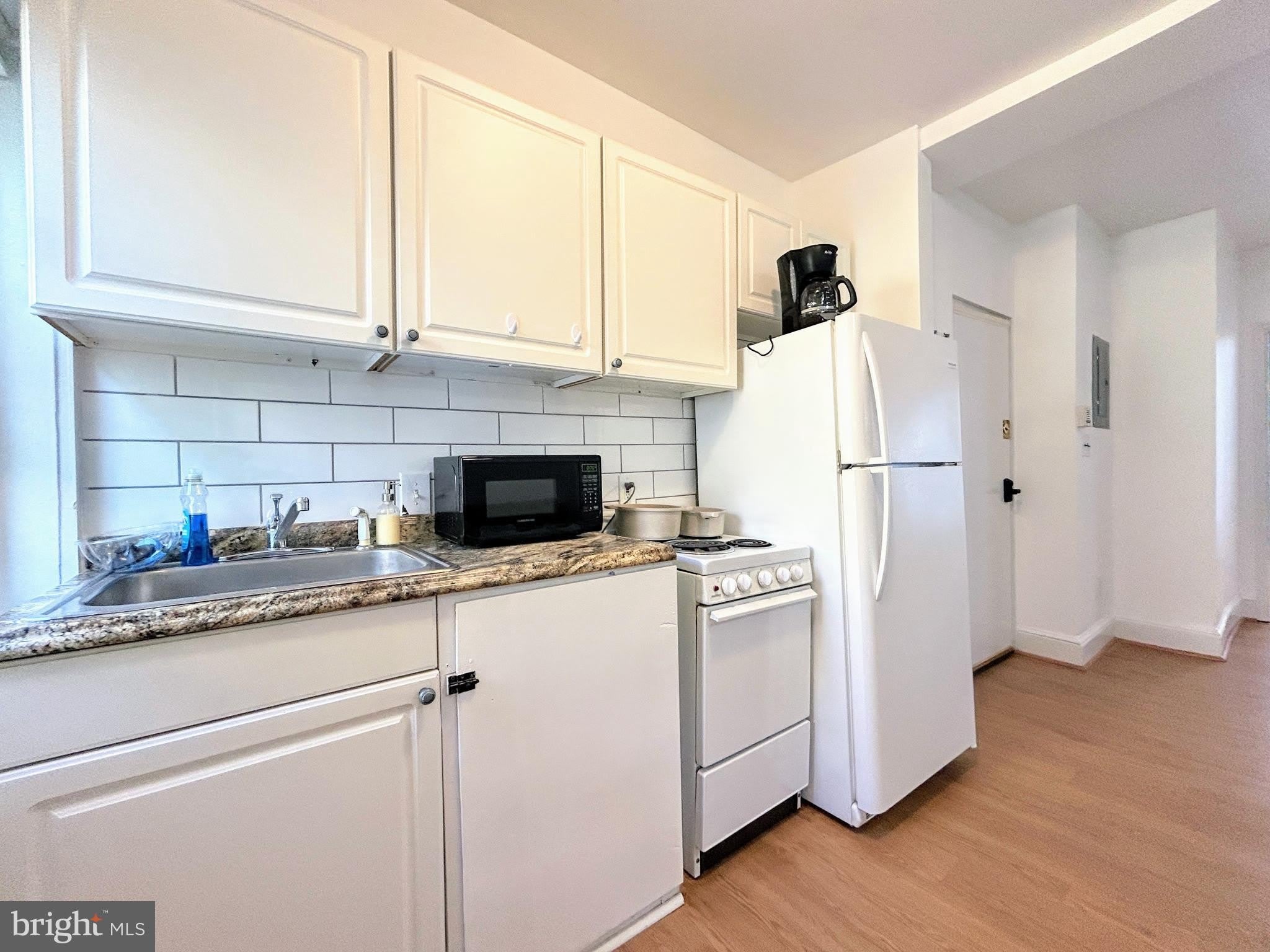 1544 INDEPENDENCE Avenue SE – photo 4