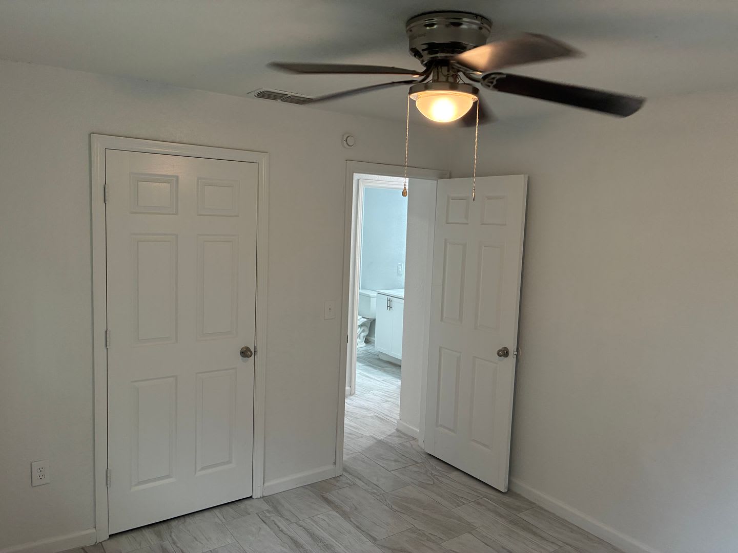 2-Bedroom Duplex with Private Carport Near Main Roads – photo 5