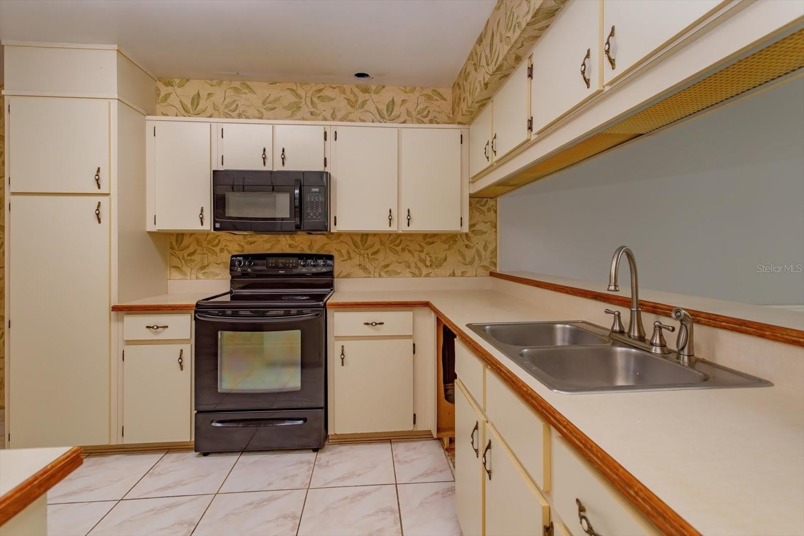 8266 AMBROSE COVE Way – photo 2