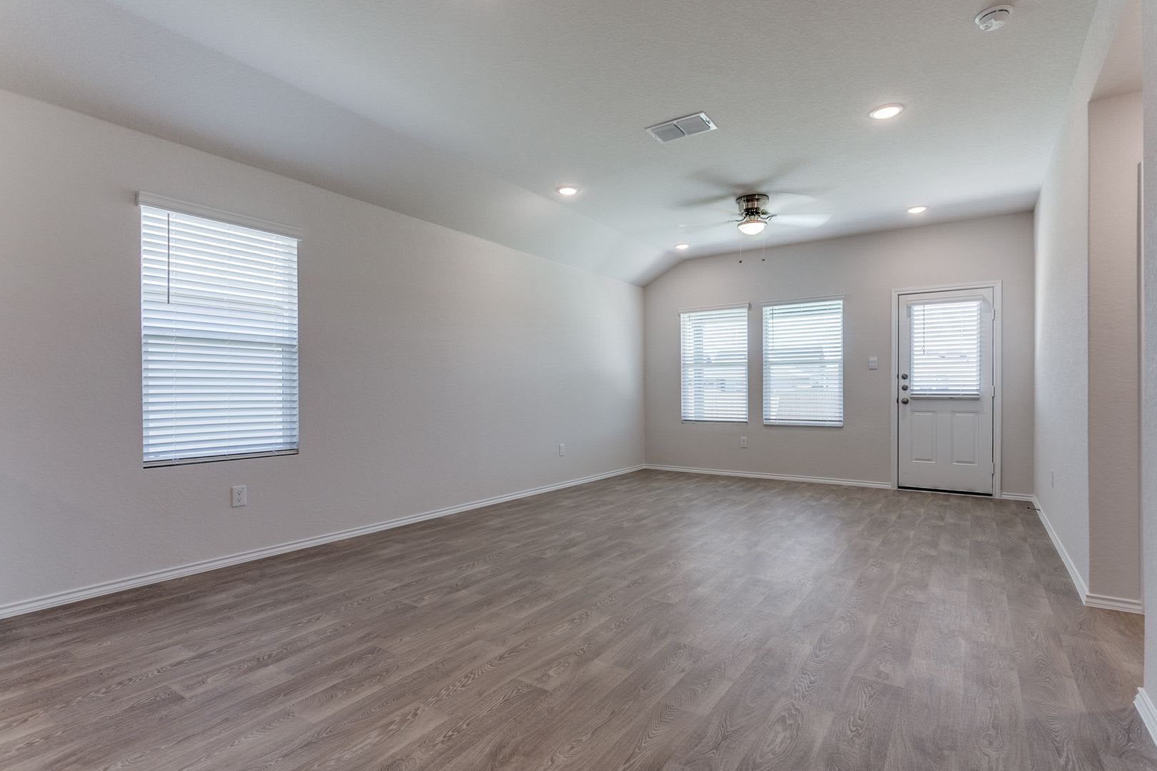 New Home For Lease 4 2 2 – photo 3