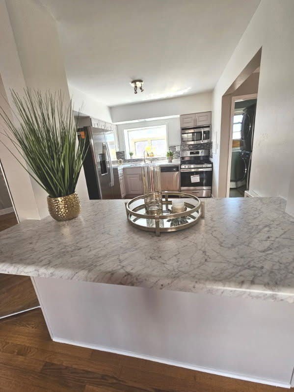 7526 N RIDGE Boulevard – photo 4