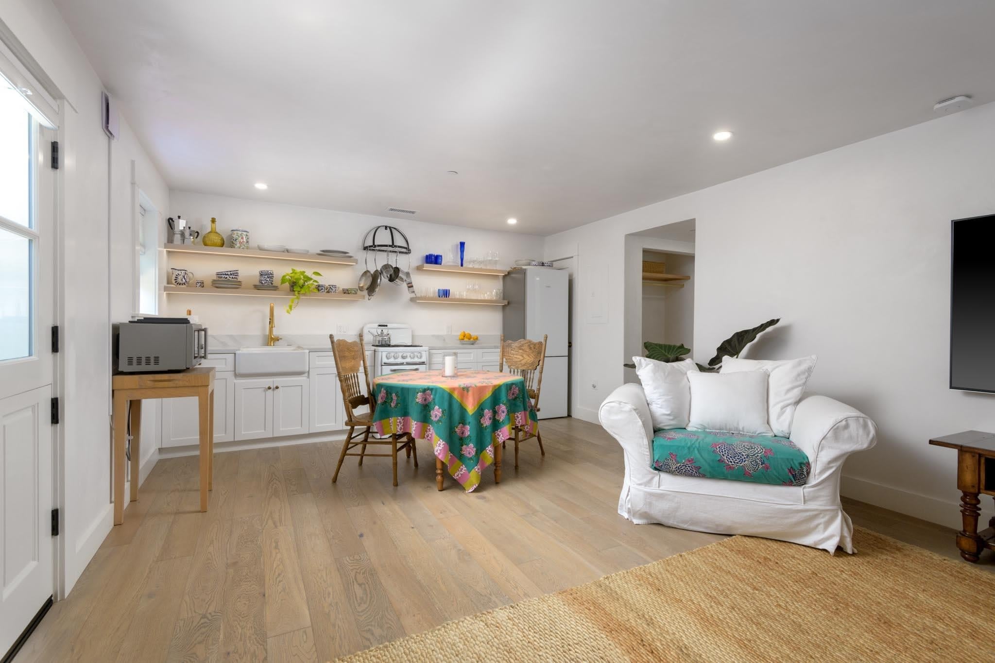 1703 Chapala Street – photo 4