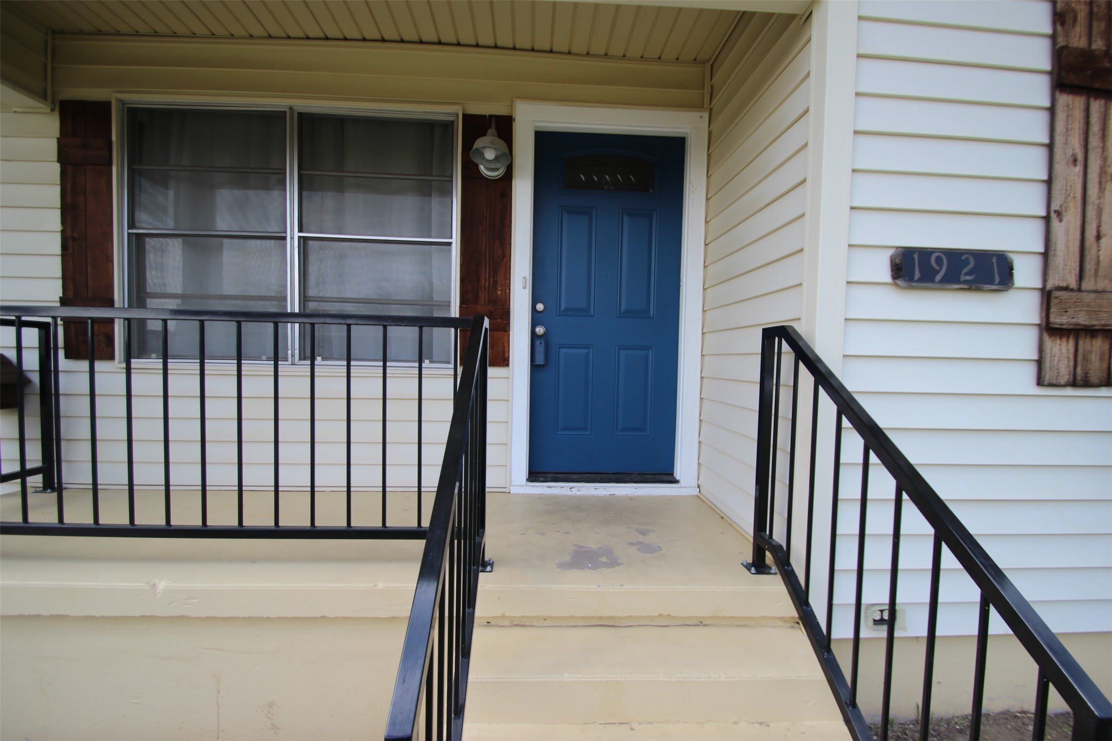 1921 Deborah Drive – photo 2