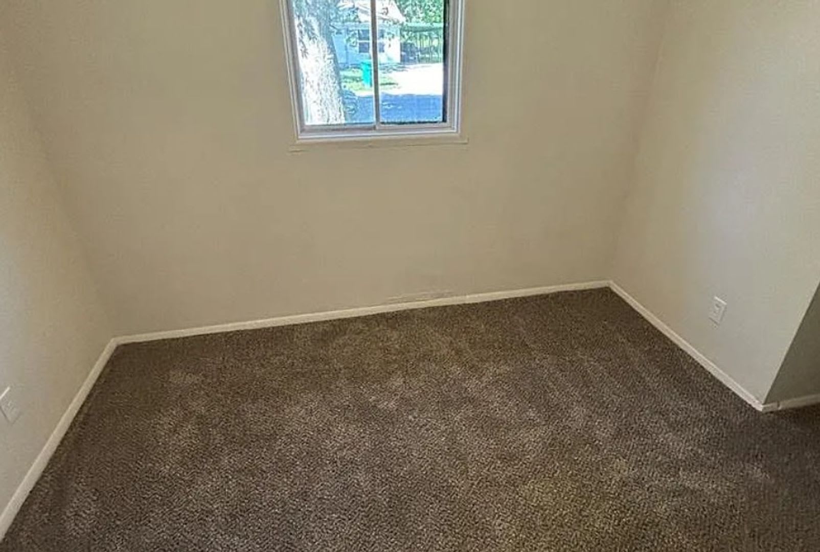 For Lease – photo 5