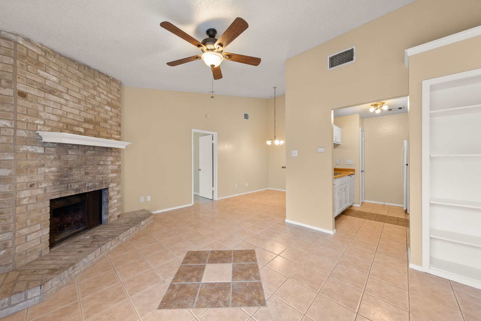 313 Greenlawn Blvd Round Rock, TX. 78664 – photo 4