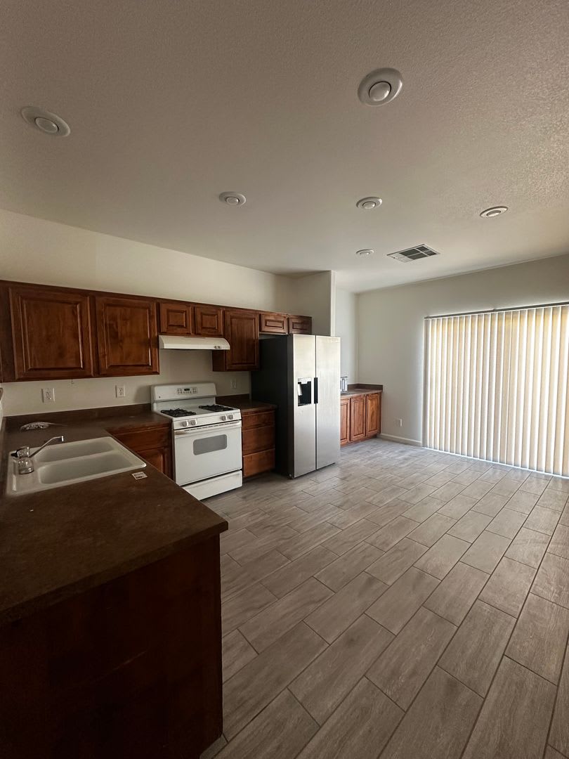3 Bedroom Home in the SW! – photo 5