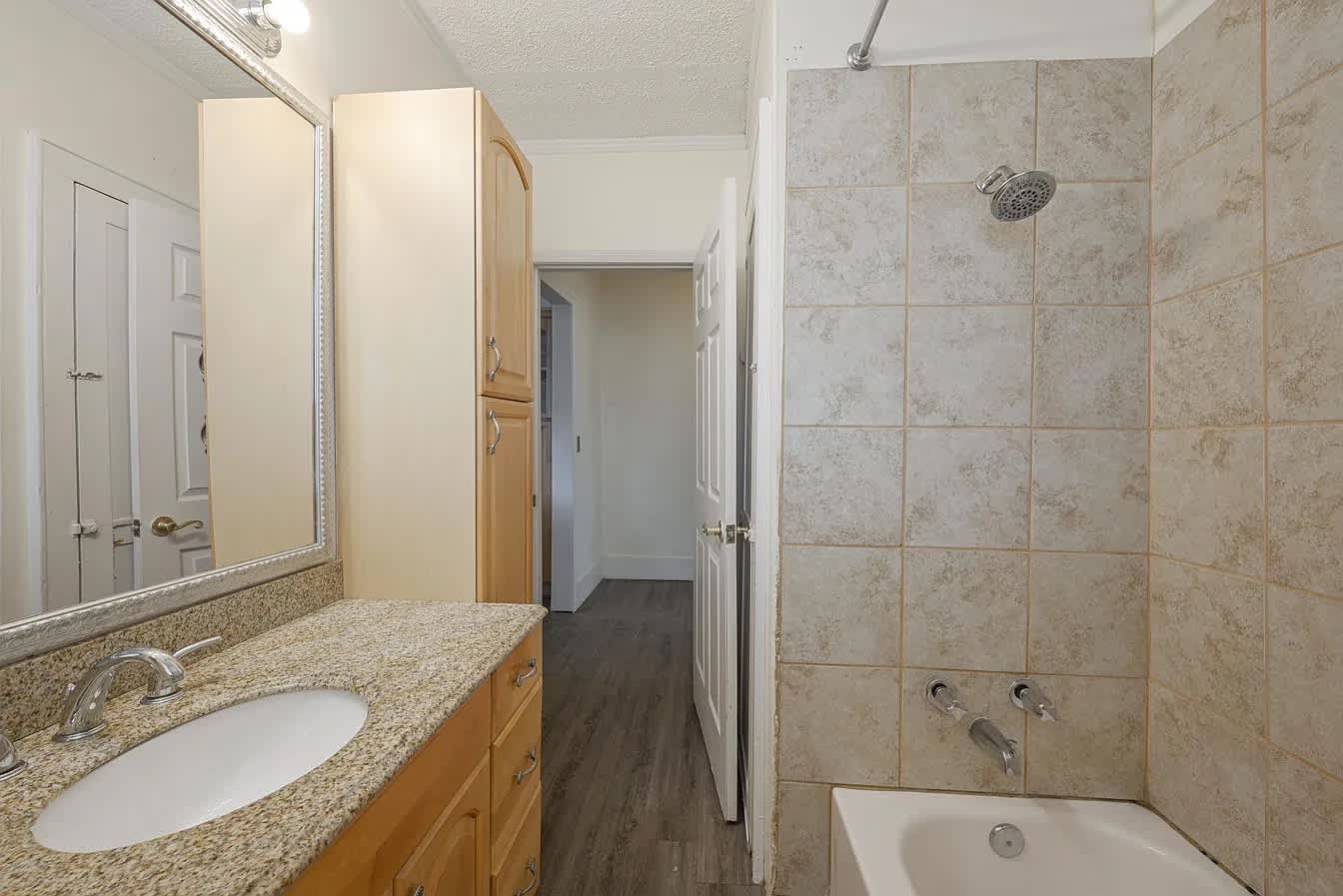 1232 Northeast 16Th Street – photo 4