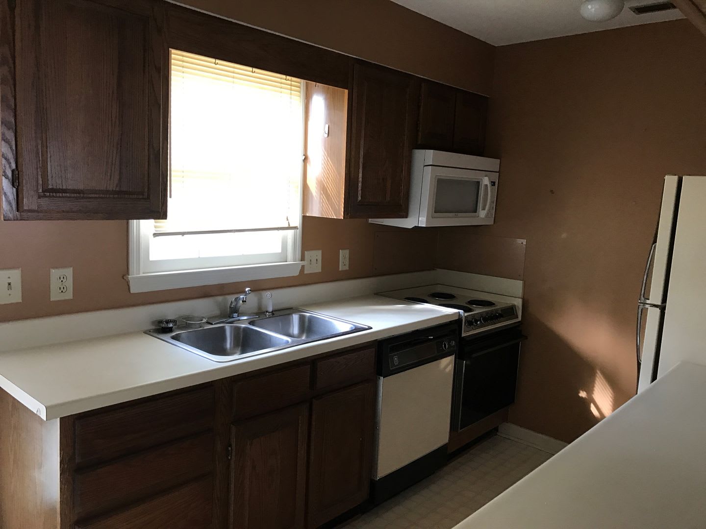 2 Bedroom 1.5 Bathroom Townhouse – photo 5