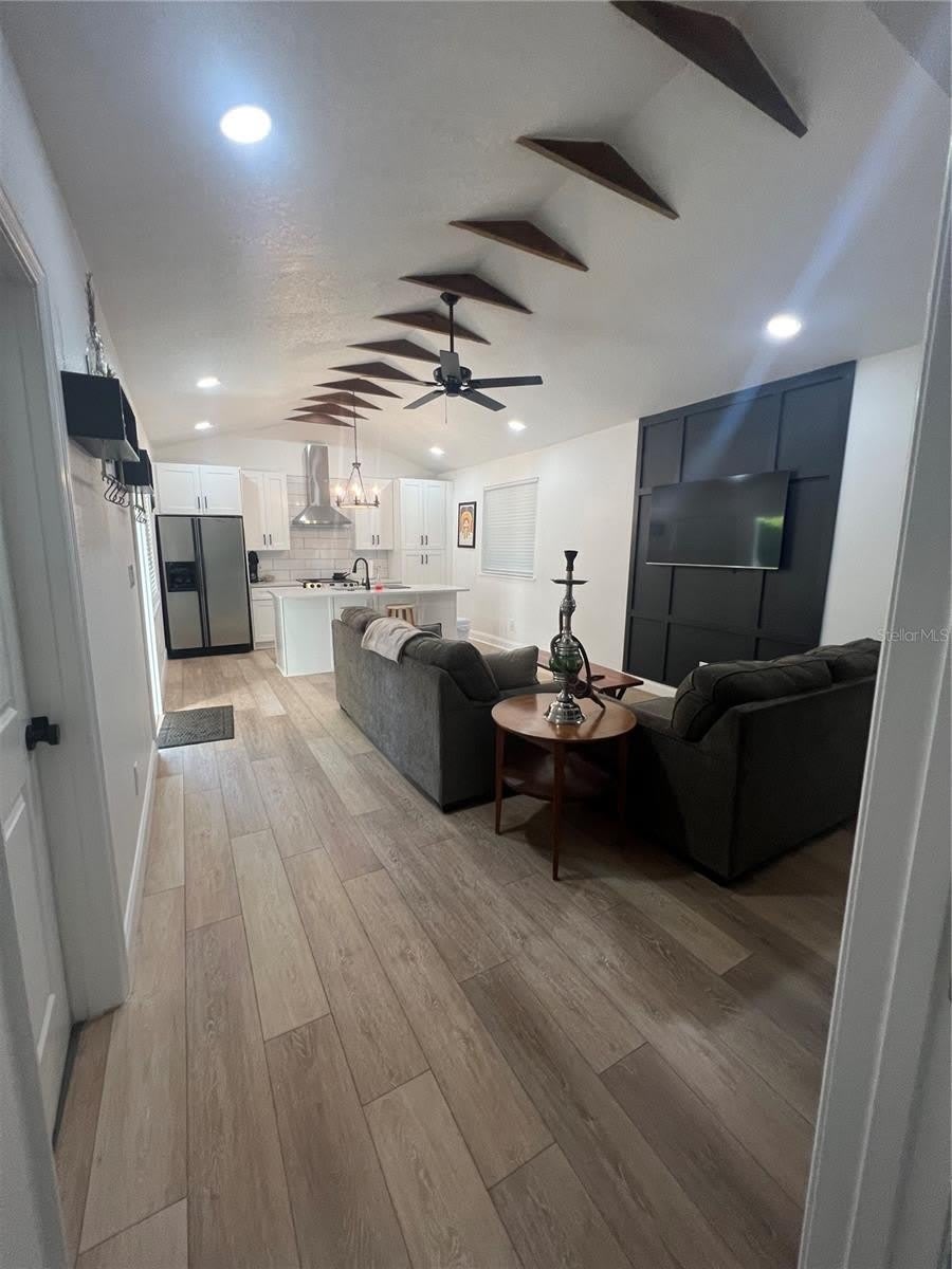 311 E FLORIBRASKA Avenue – photo 1