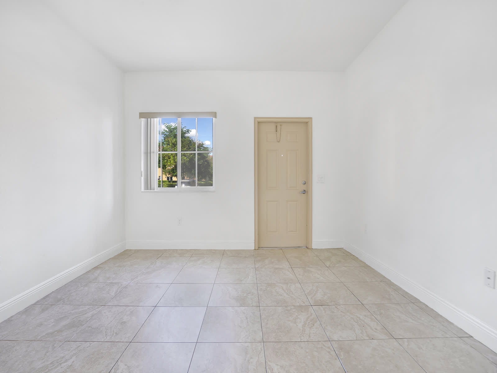 18120 NW 59th Ave, 202 – photo 2