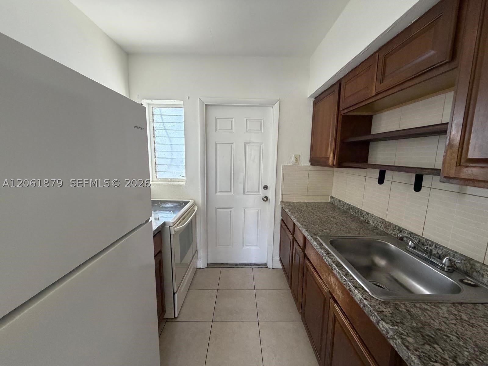 8321 Crespi Blvd – photo 3