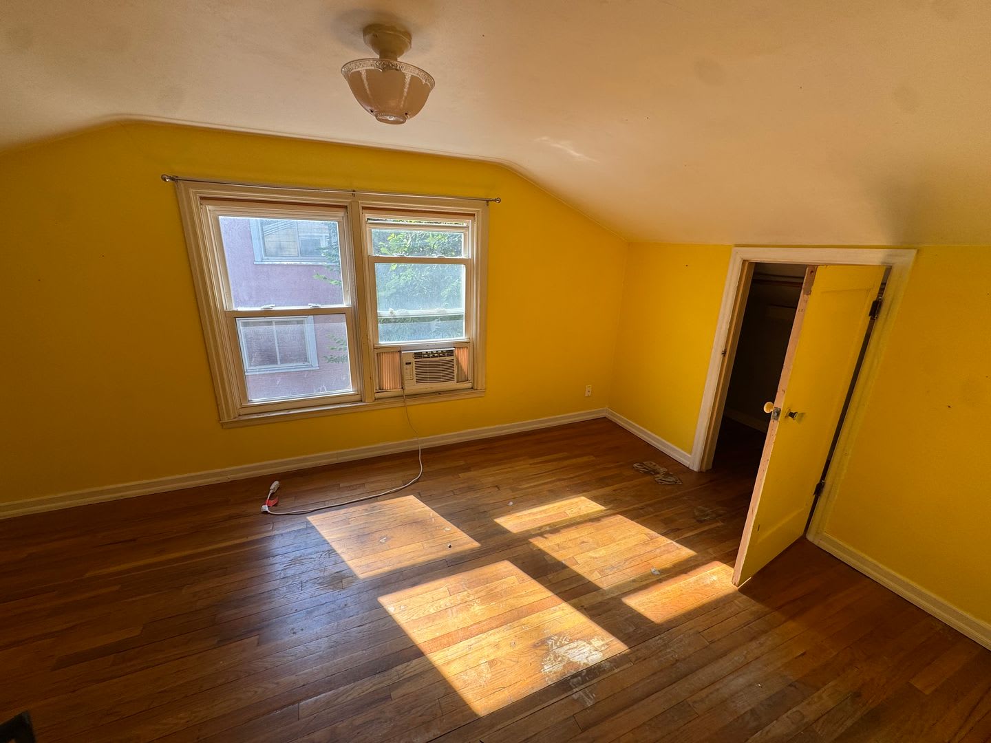 Adorable Updated House 2 Bed 1 Bath Fenced In Yard – photo 5