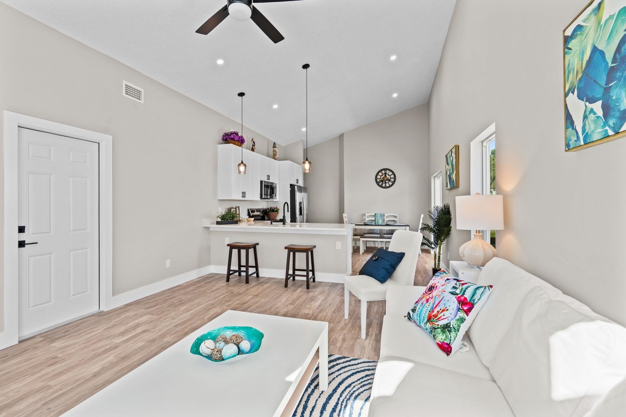 816 W 9Th St – photo 4