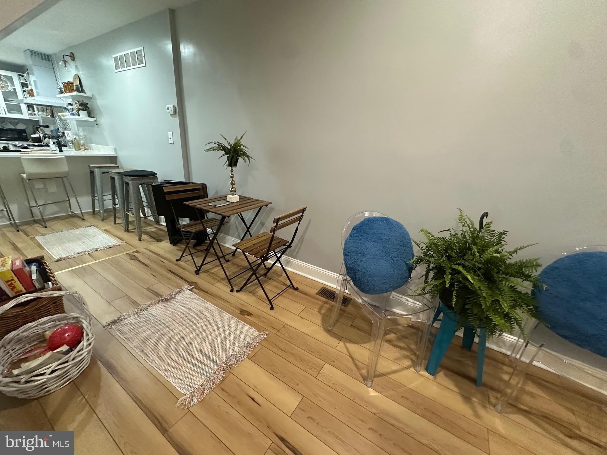 2512 NICHOLAS Street – photo 3