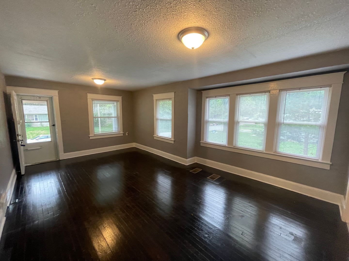 2 Bedroom rent ready!!!! – photo 4