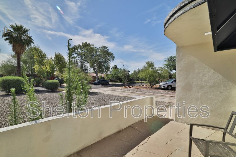 1802 N Laurel Ave – photo 5