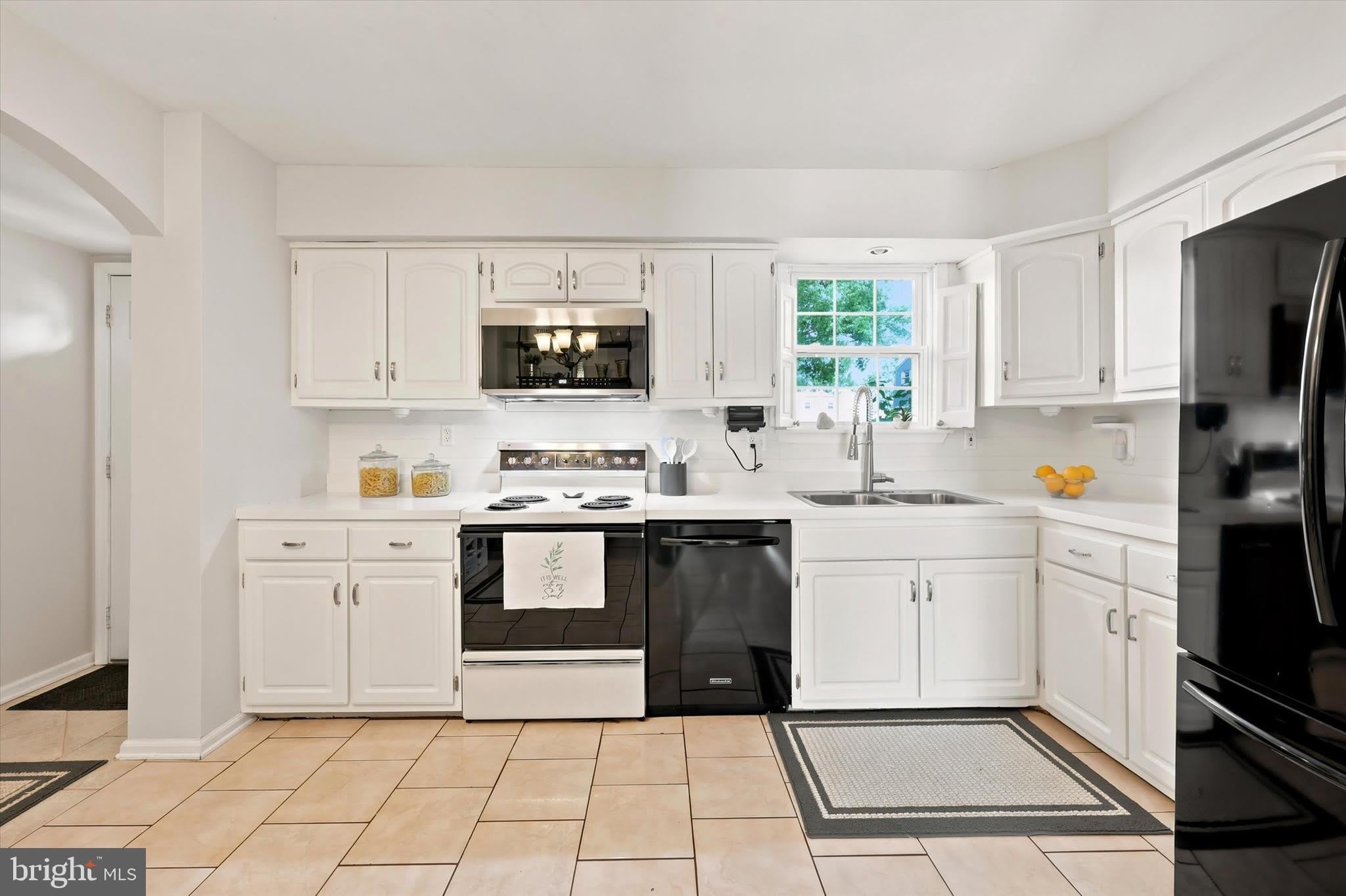 736 VILLAGE Lane – photo 4