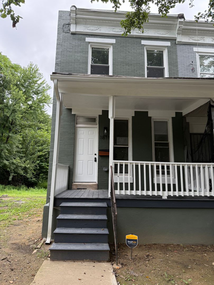 Newly Renovated Townhouse – photo 1