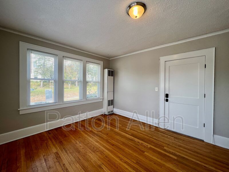 205 Hillside St – photo 3