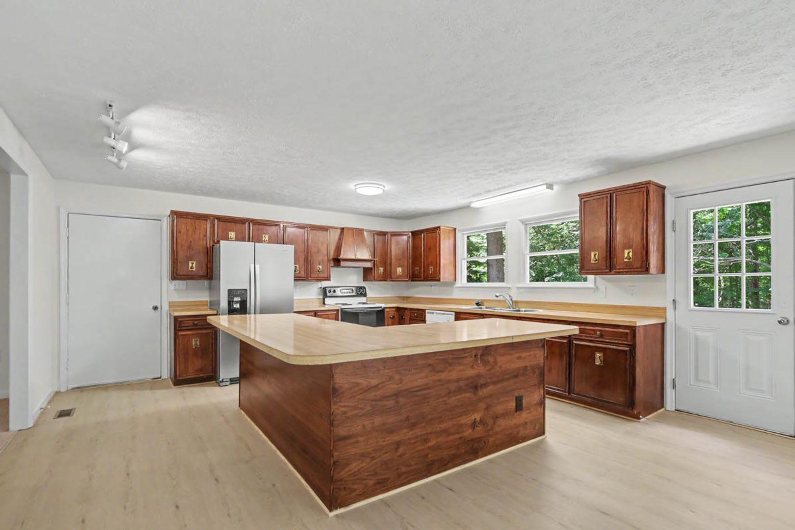 Refreshed 3Br 2Ba Ranch On A Cul De Sac Williamsburg West – photo 2