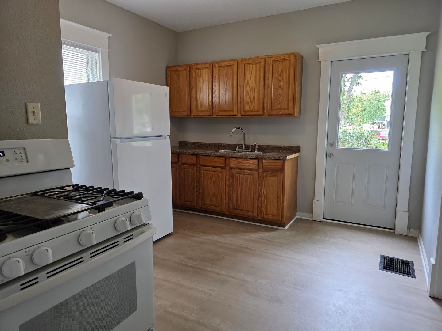 Large 3 Bedroom newly updated house for rent! – photo 3