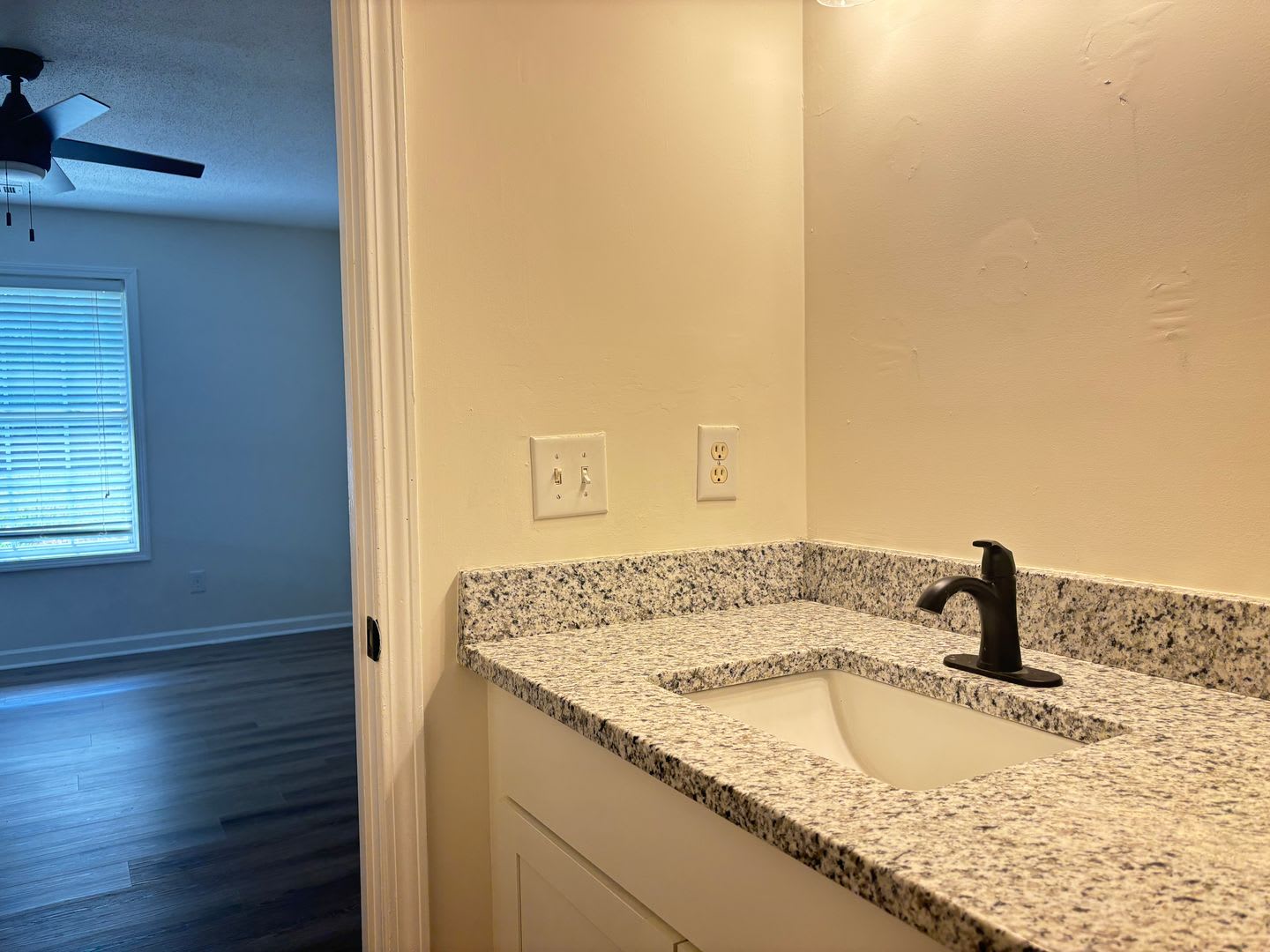 Cute Stepless 3 bedroom, 2 bath ranch in Dallas! – photo 5