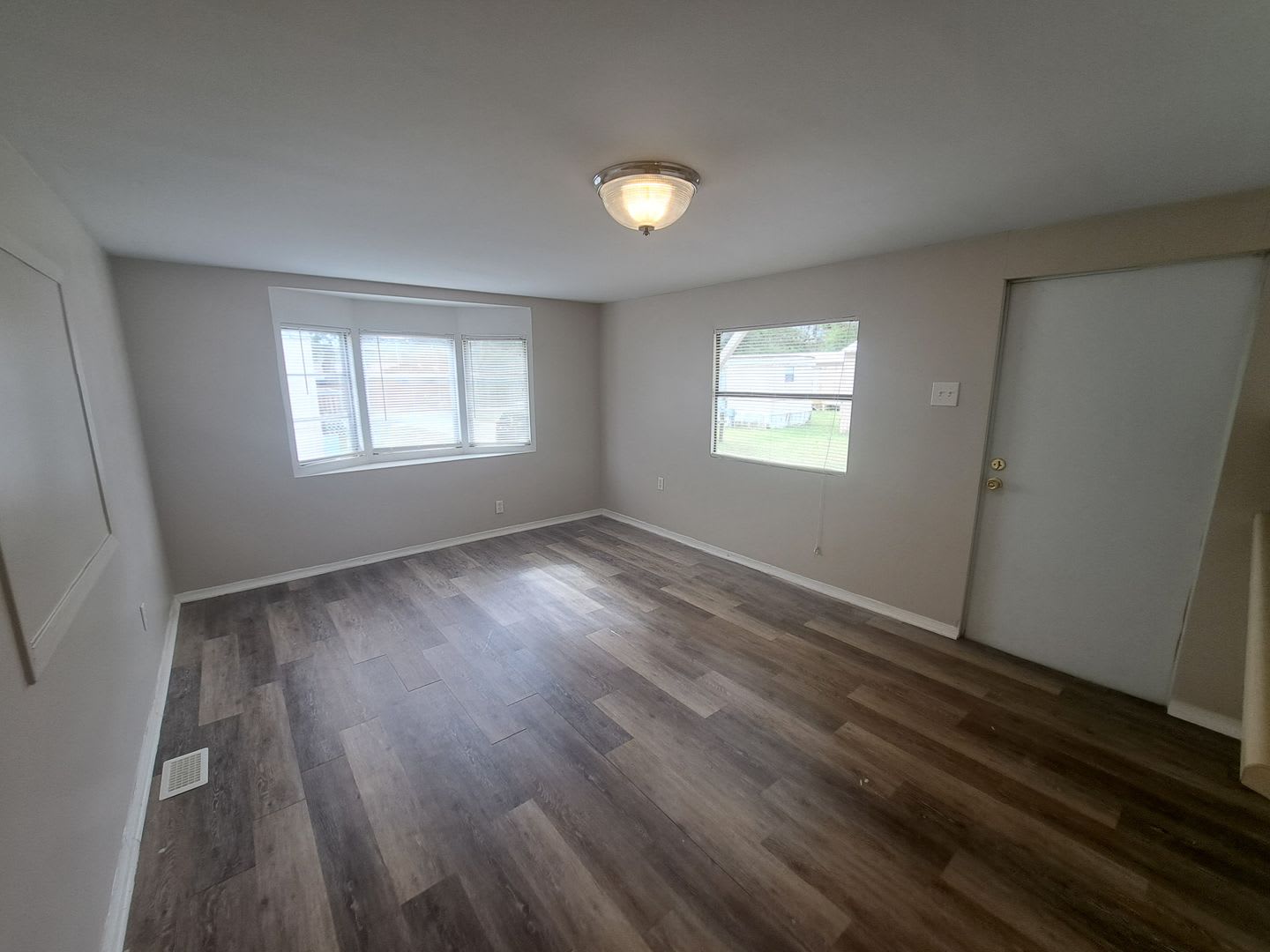 1BR/1BA updated mobile home close to I10 and Pine Forest Rd – photo 4