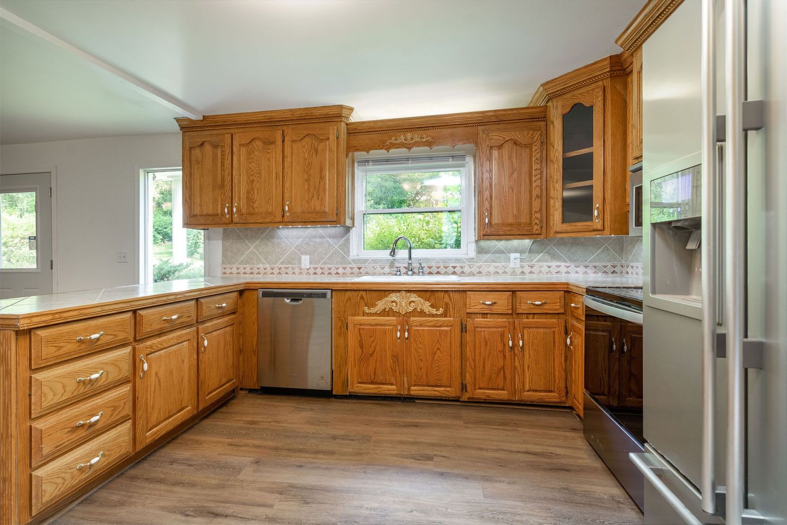 Rental Home in Hollister MO 3 bedroom 3 bath home with garage and fenced yard – photo 3