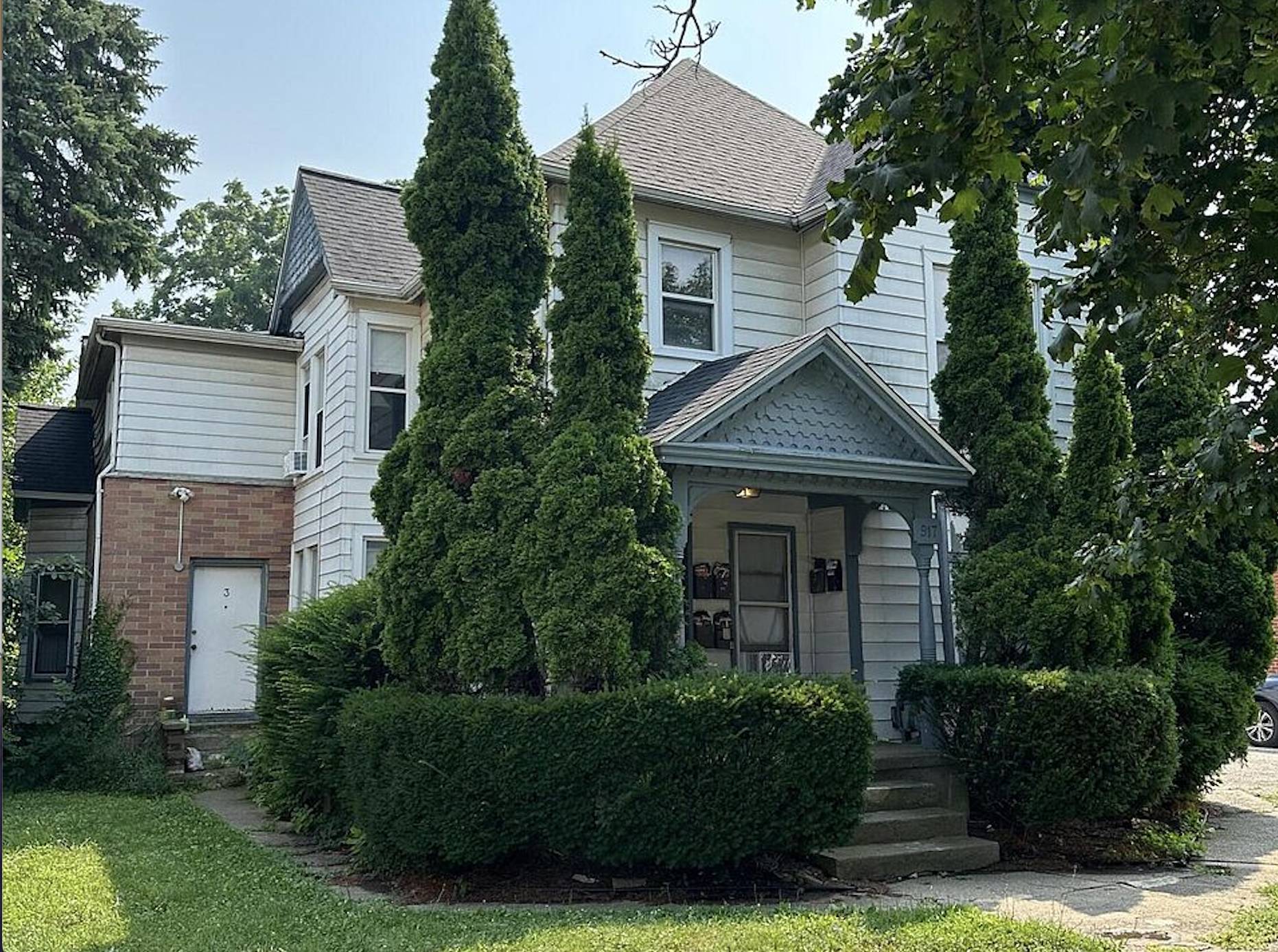 917 W Cross St – photo 2
