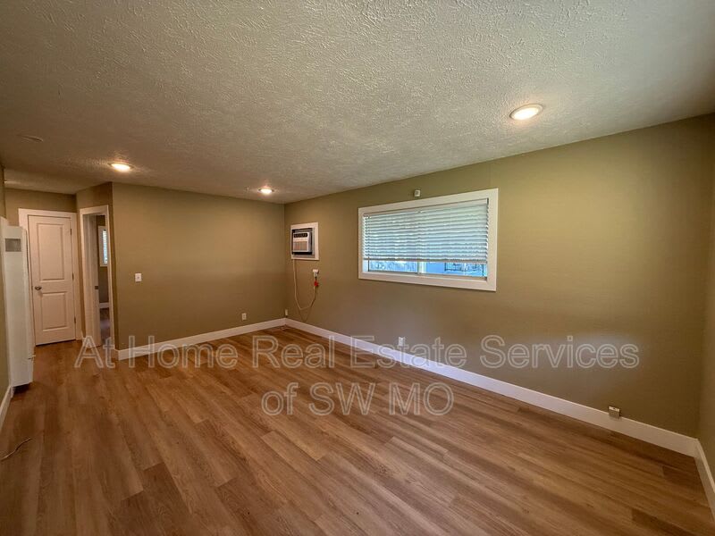 2744 E Monroe Terrace – photo 2