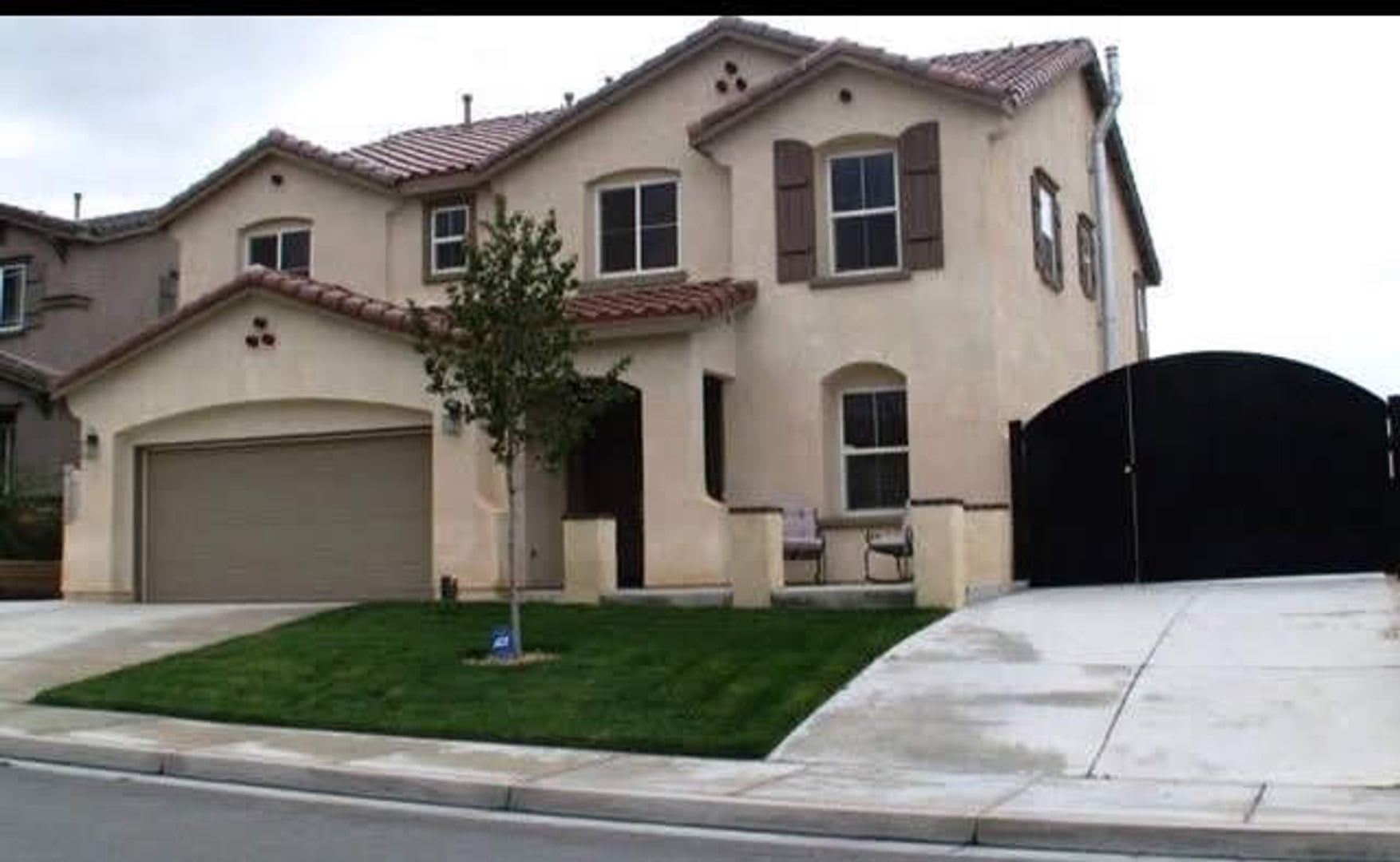 Beautifully Maintained 4-Bedroom Home in the Desirable KB Autumn Hills Community – photo 2