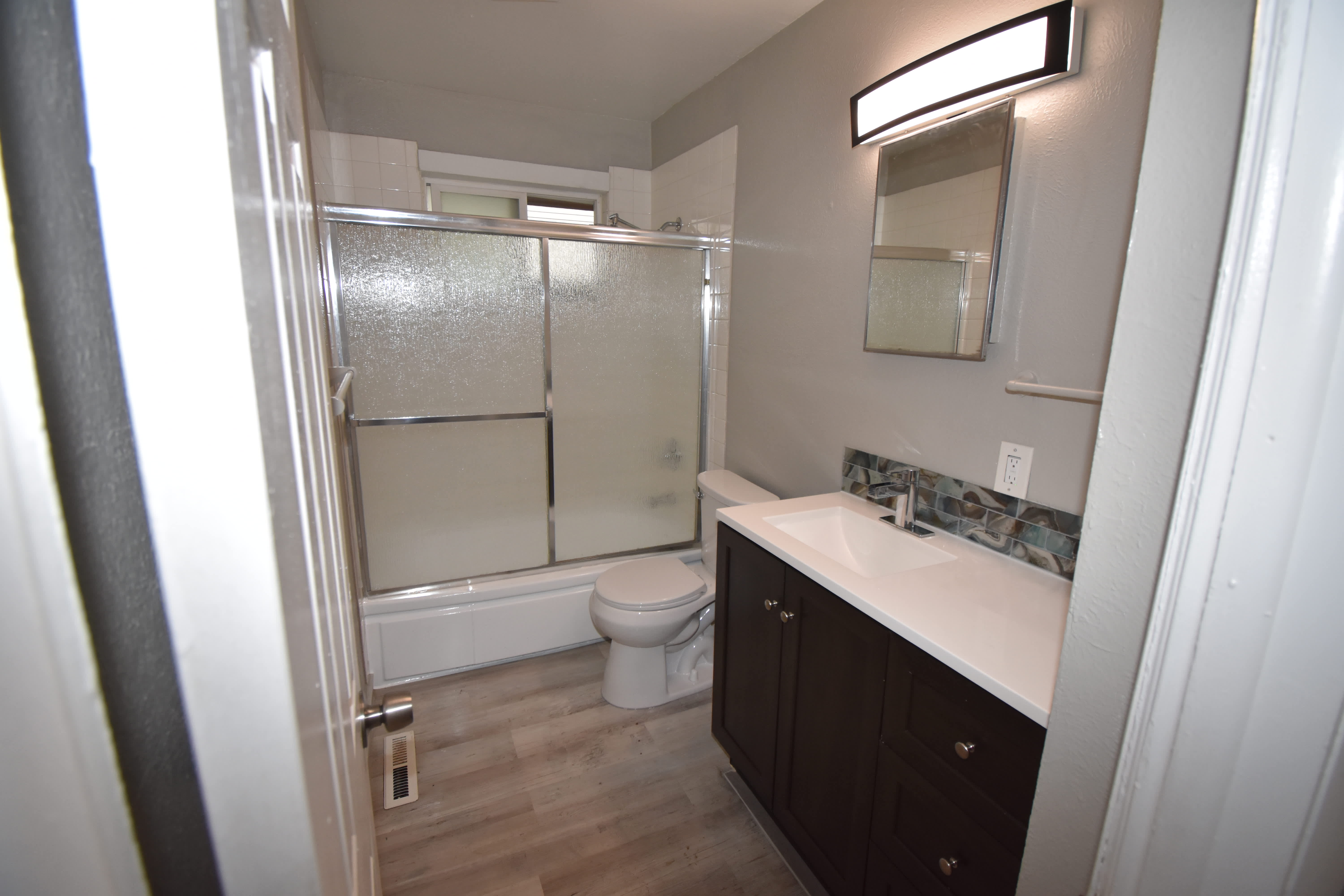 882 Yates St – photo 3