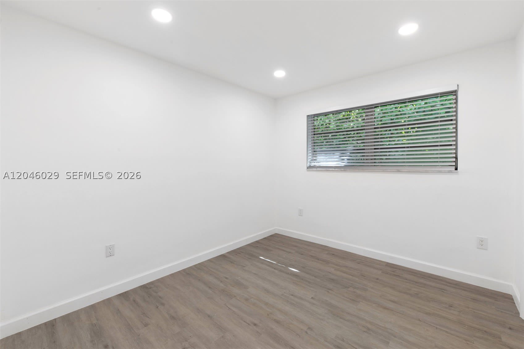 945 NE 176th St – photo 4