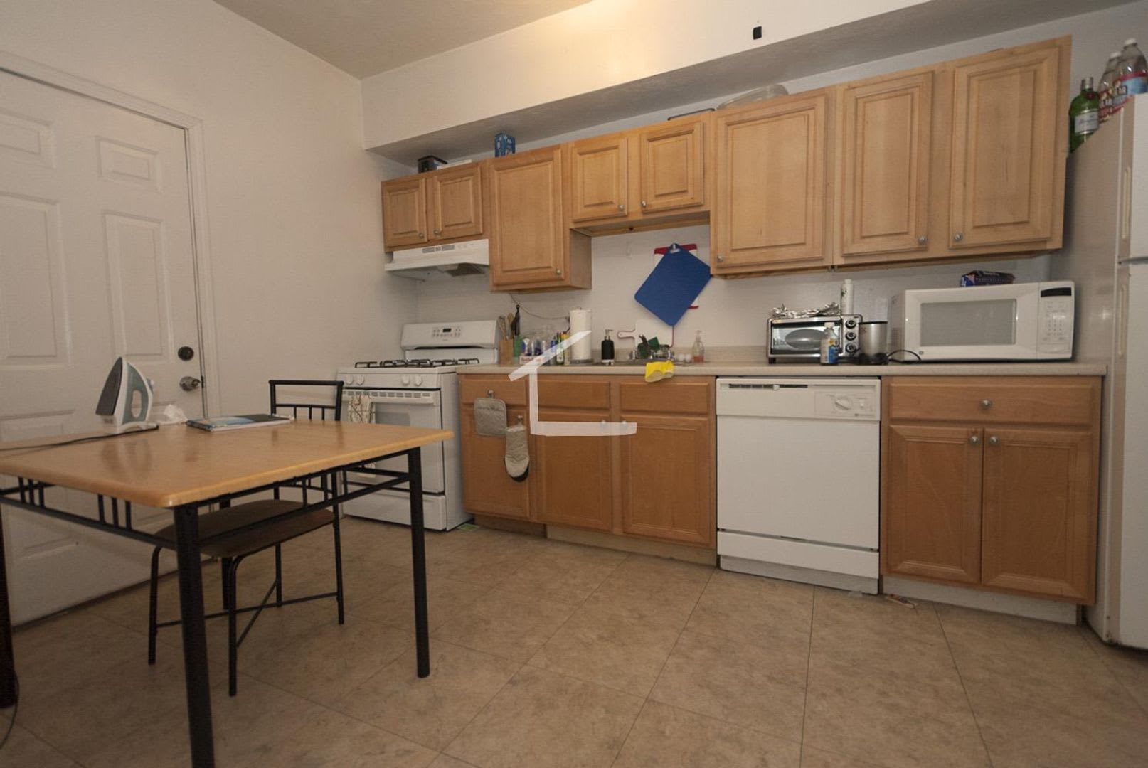 3 bed in Allston – photo 4
