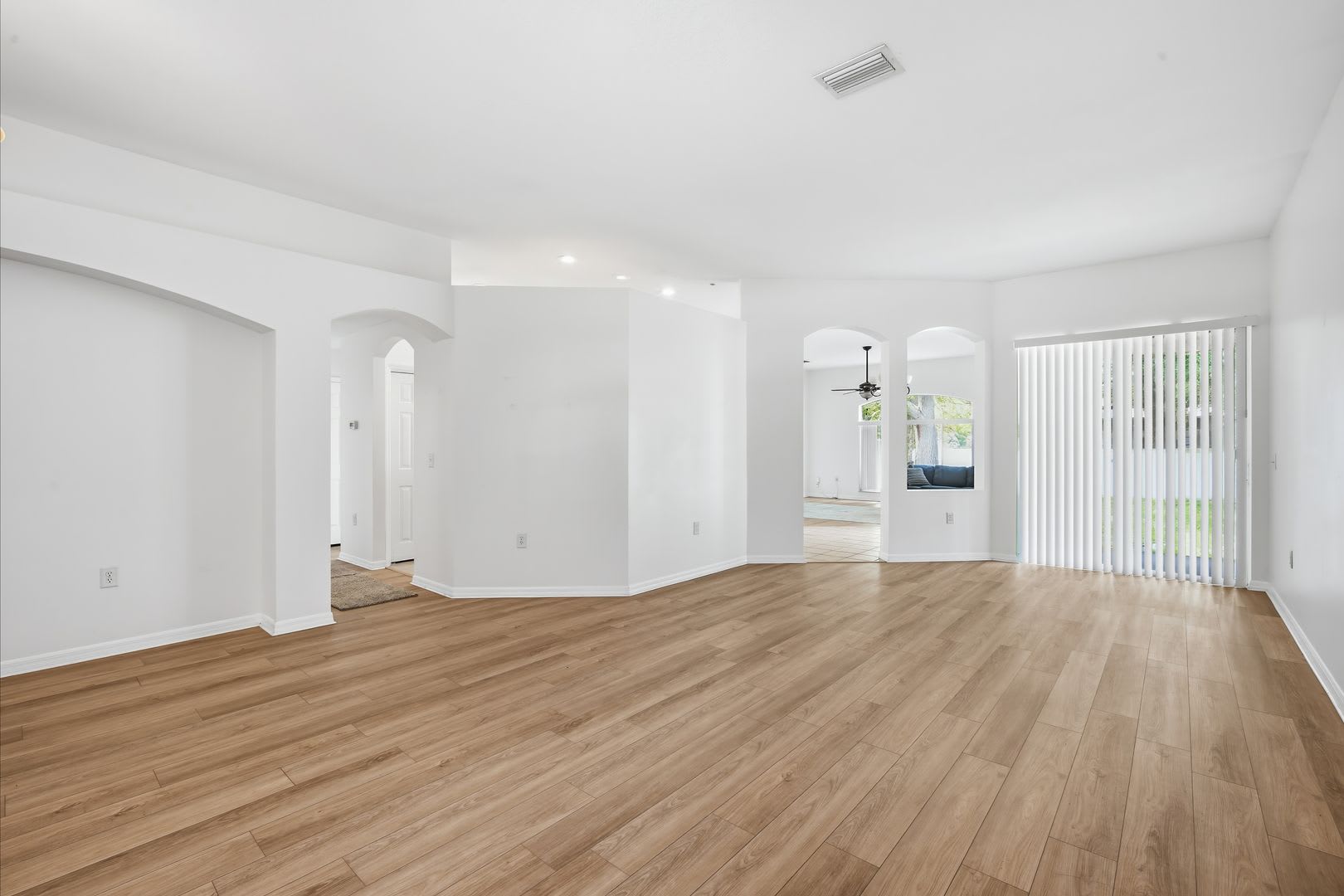 Gorgeous 4/3 Home – photo 5