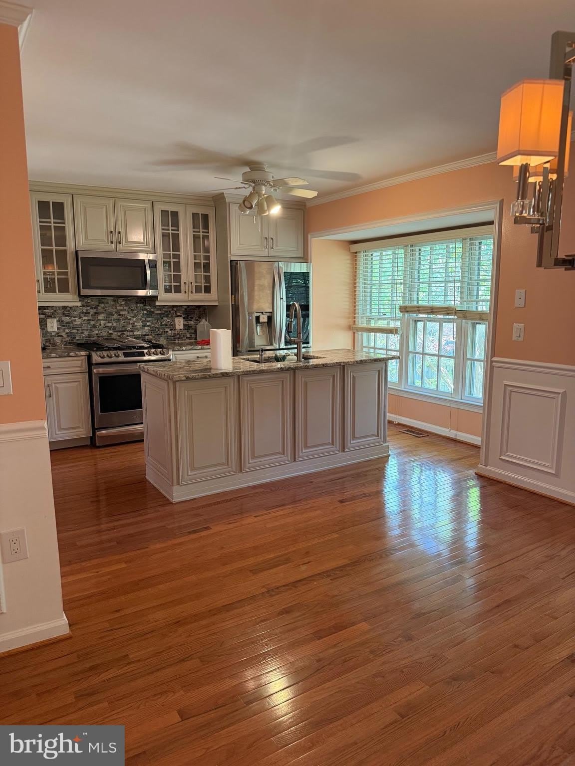 5149 WOODMIRE Lane – photo 3