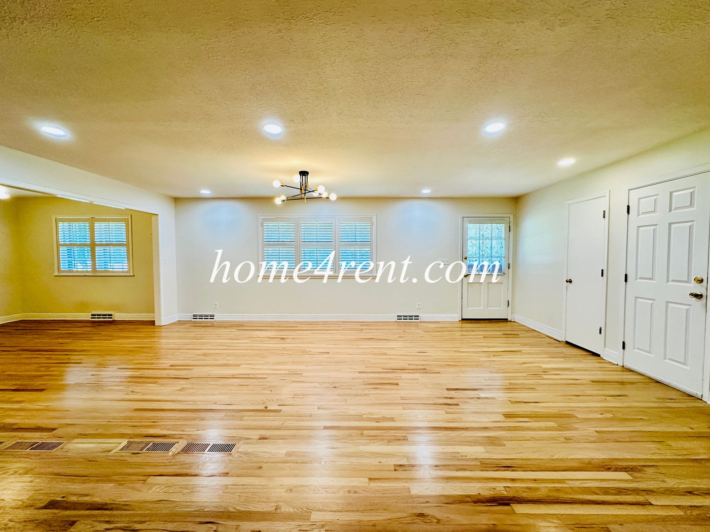 Gorgeous Home In South Kc Featuring An Updated Kitchen Multiple Living Spaces Wood Floors And A Fenced Yard – photo 4