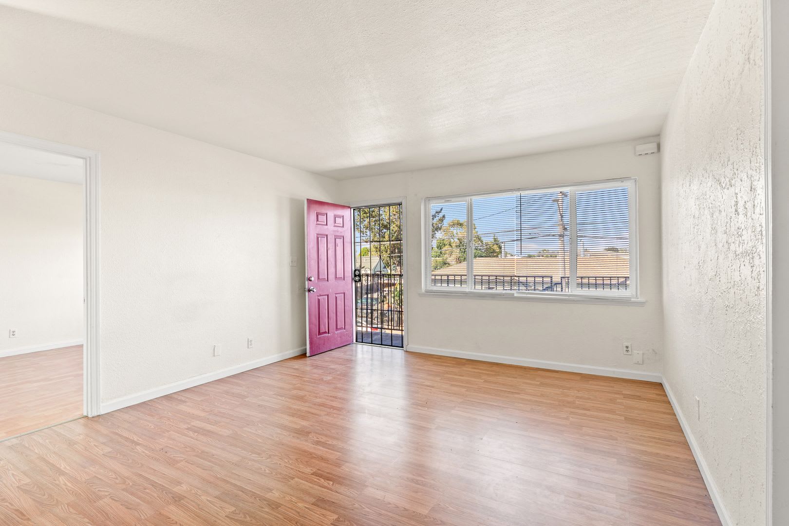 Spacious 4-Bed Oakland Unit w/ In-Unit Laundry & Gated Parking – photo 2