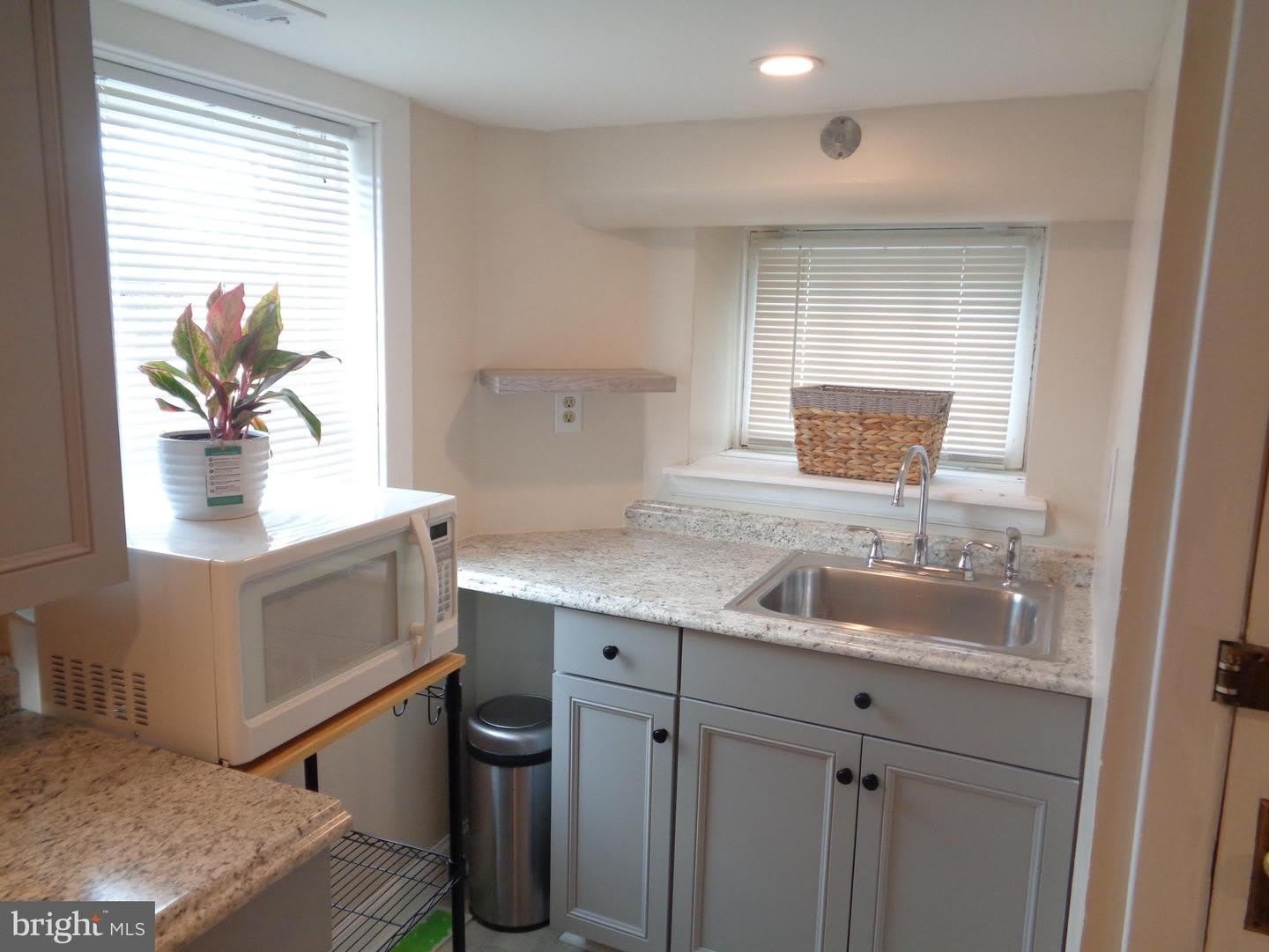 2800 LINWOOD AVE #D – photo 5