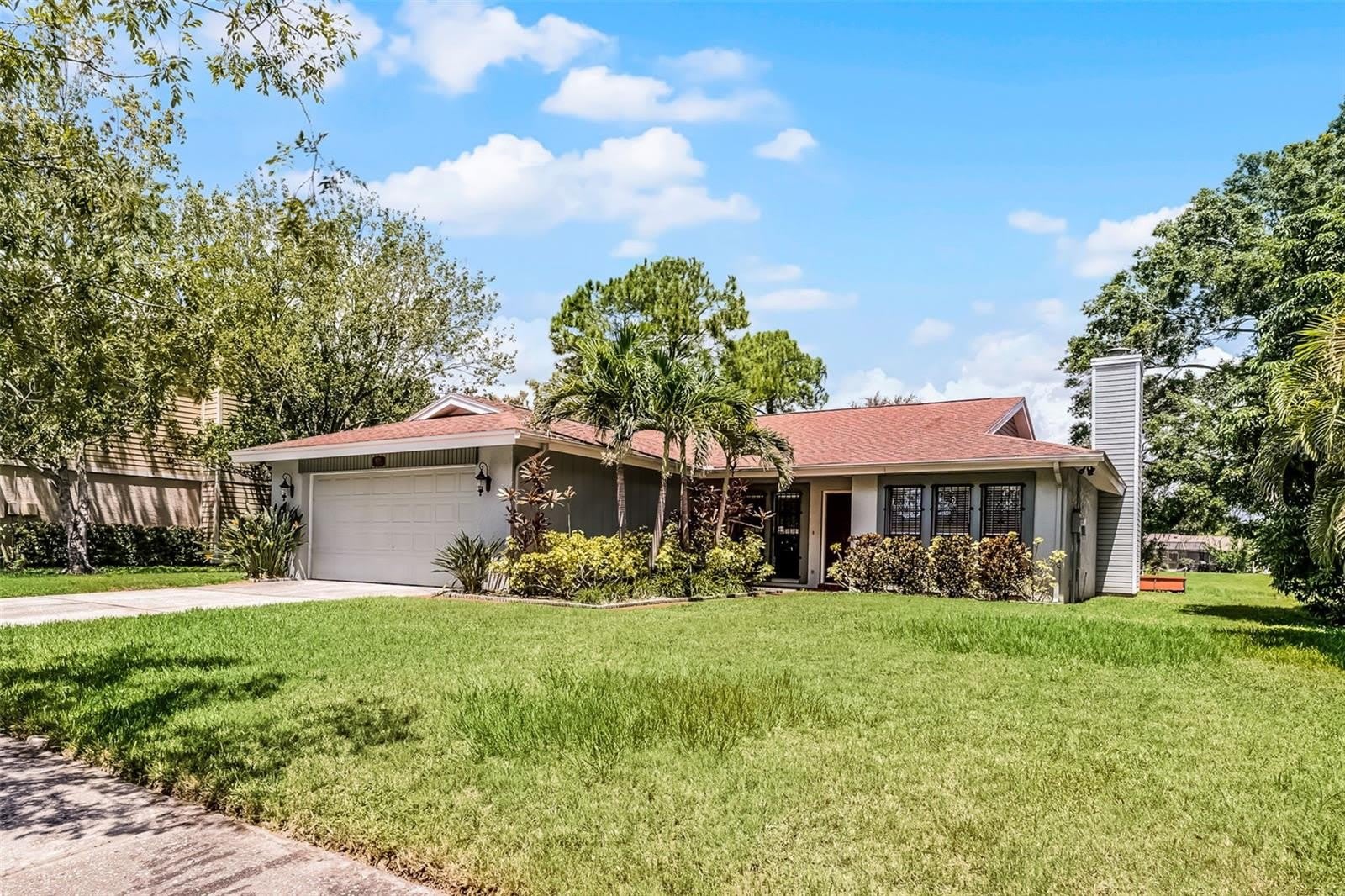 8208 LA SERENA Drive – photo 1
