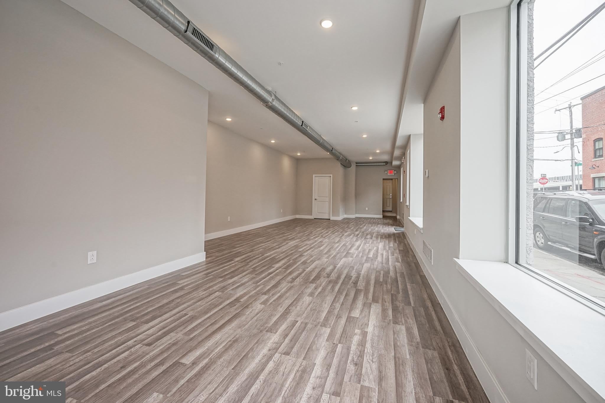 1072 N FRONT Street – photo 2