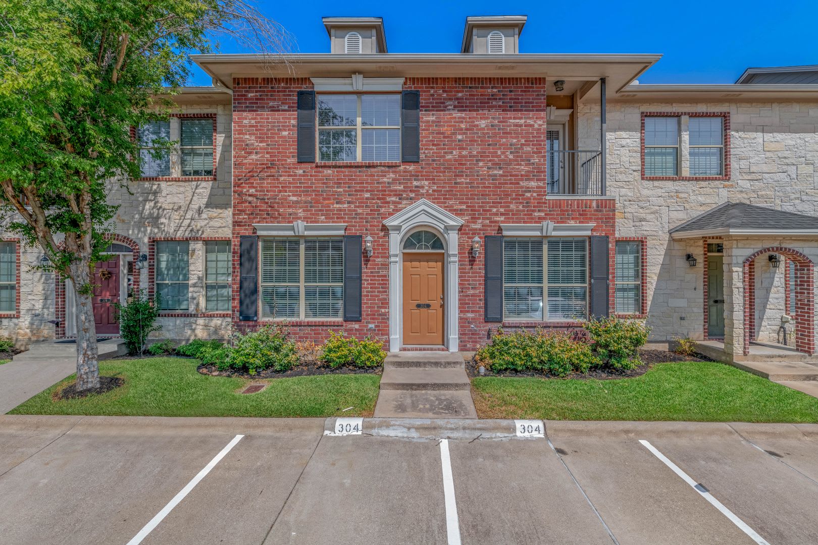 OCTOBER SUBLEASE Great 4 Bedroom 4 Bathroom Townhome at Gateway Villas – photo 2