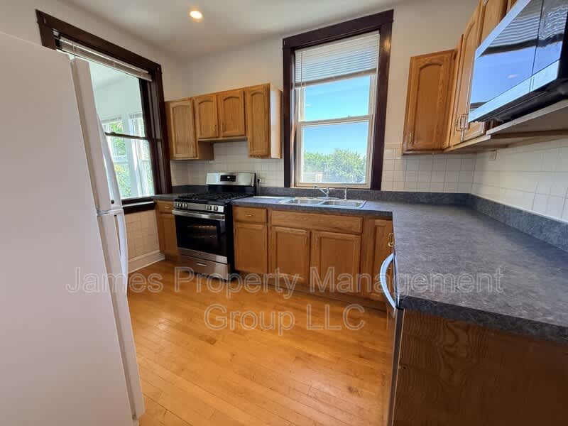 2736 W Giddings St – photo 3