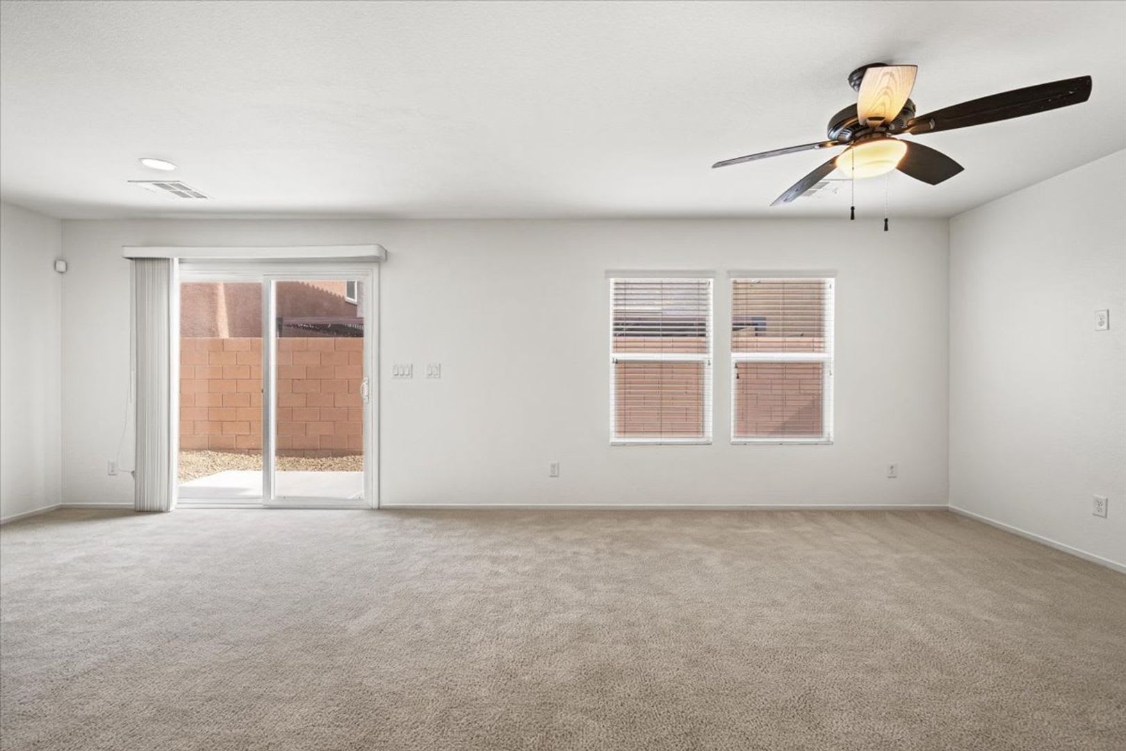 Spacious 3Bd With Expansive Kitchen And Incredible Walk In Closet – photo 4