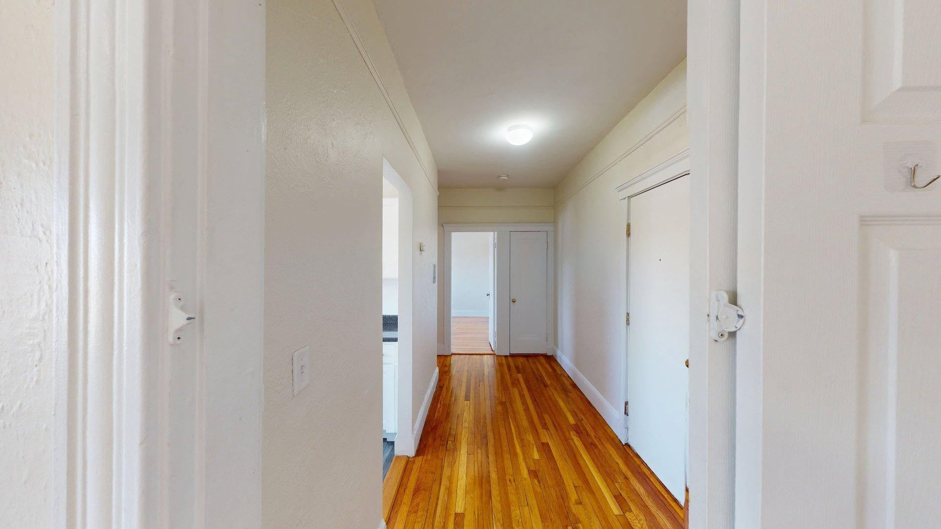Charming 1 Bedroom-No Broker Fee – photo 4