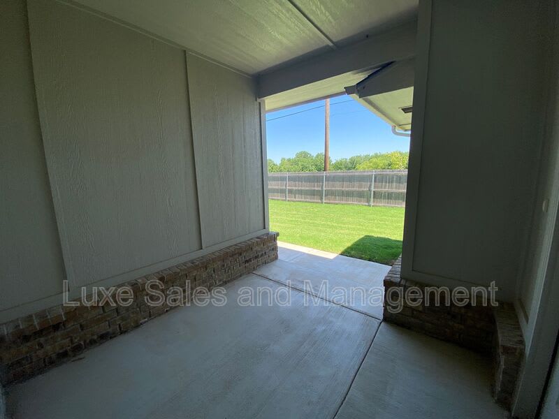 8000 NW 110th Dr – photo 5